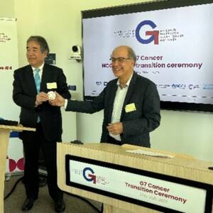 Dr. Hiroyuki Mano and Prof. Norbert Ifrah during the transition ceremony.